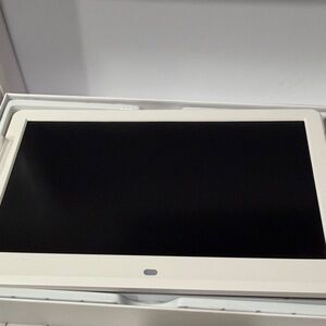 White Digital Photo Frame Box - Minimal Packaging